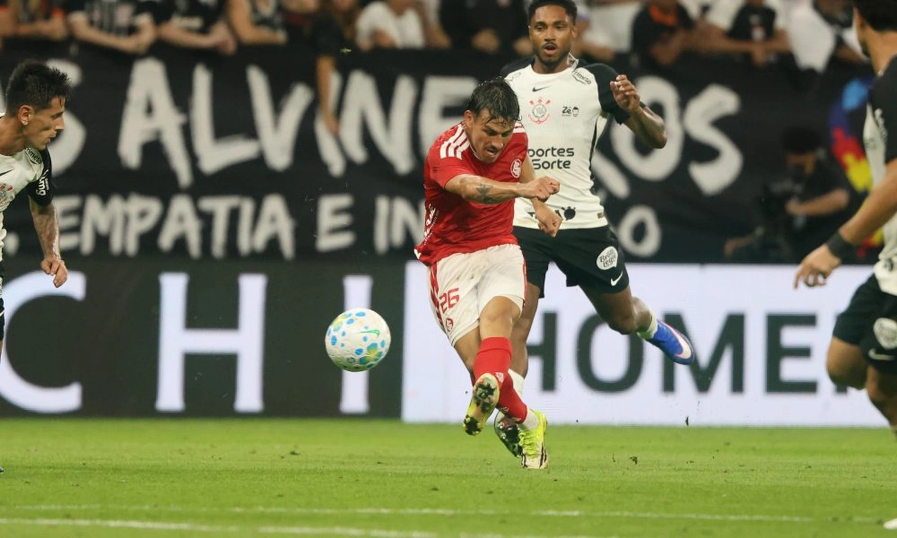 Internacional enfrenta Corinthians agora na Copa do Brasil